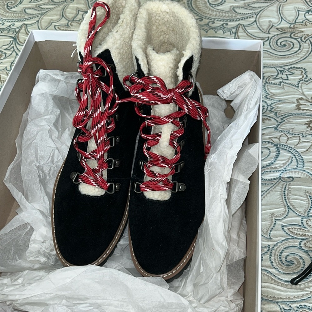 Villa rouge Miloh hiking boots new inbox, size 7.5